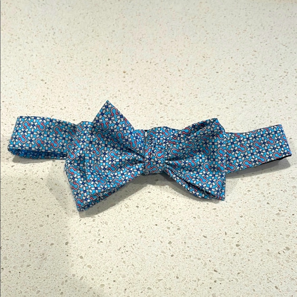 All Silk Horseshoe Bow Tie